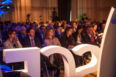 tribuna-2-18-3674