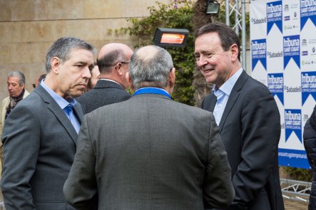tribuna-2-18-43B2372