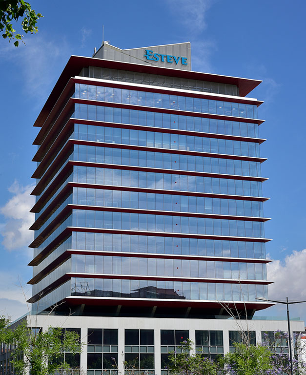 Esteve expandeix la seva presència a Europa amb l’adquisició de la farmacèutica alemanya Riemser