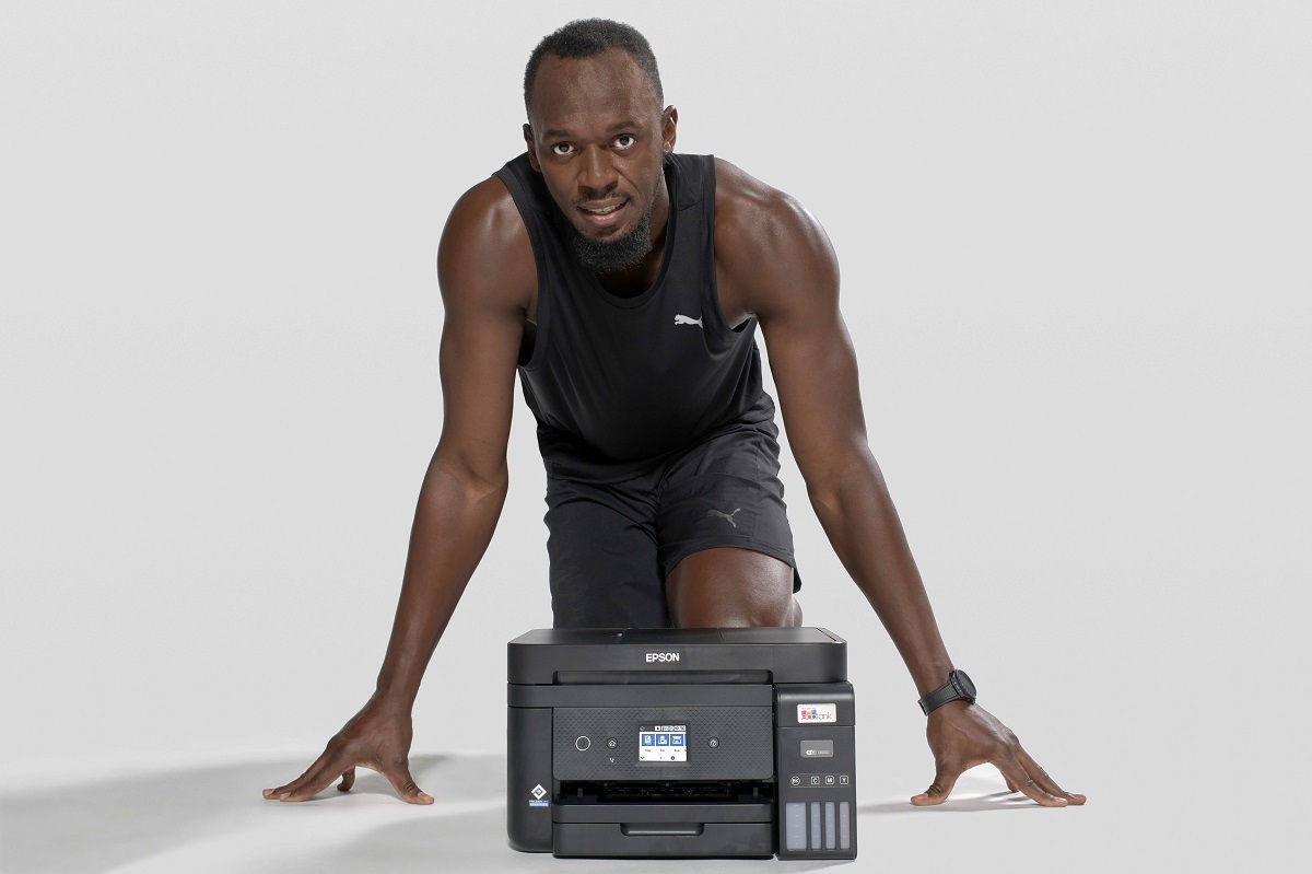 Epson i Usain Bolt signen un acord de col·laboració per a promoure la impressió sense cartutxos