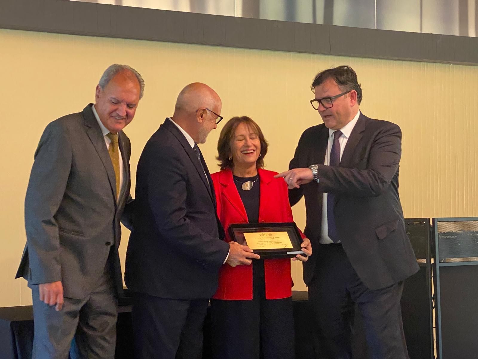 Reconeixement a Immaculada Amat pels seus 50 anys de trajectòria professional