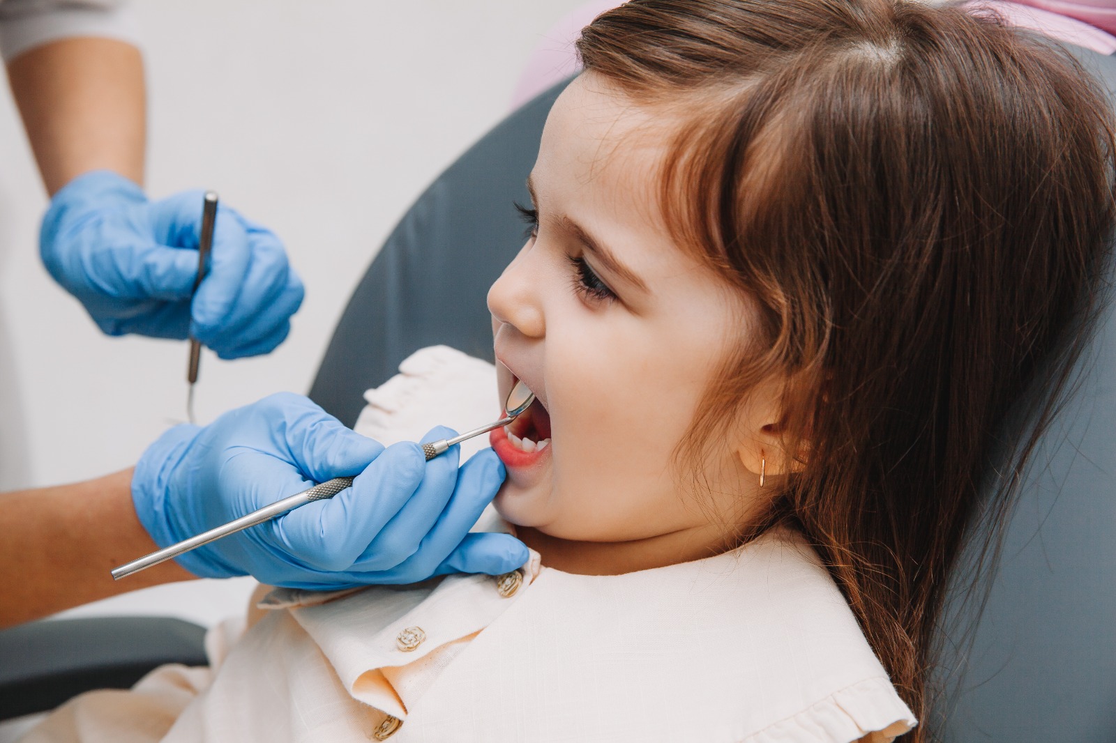 Imatge-CDFM-Hàbits-Higiene-Bucodental El Centre Dental Francesc Macià analitza els punts claus per aconseguir bons hàbits d'higiene bucodental pels més petits de 0 a 2 anys