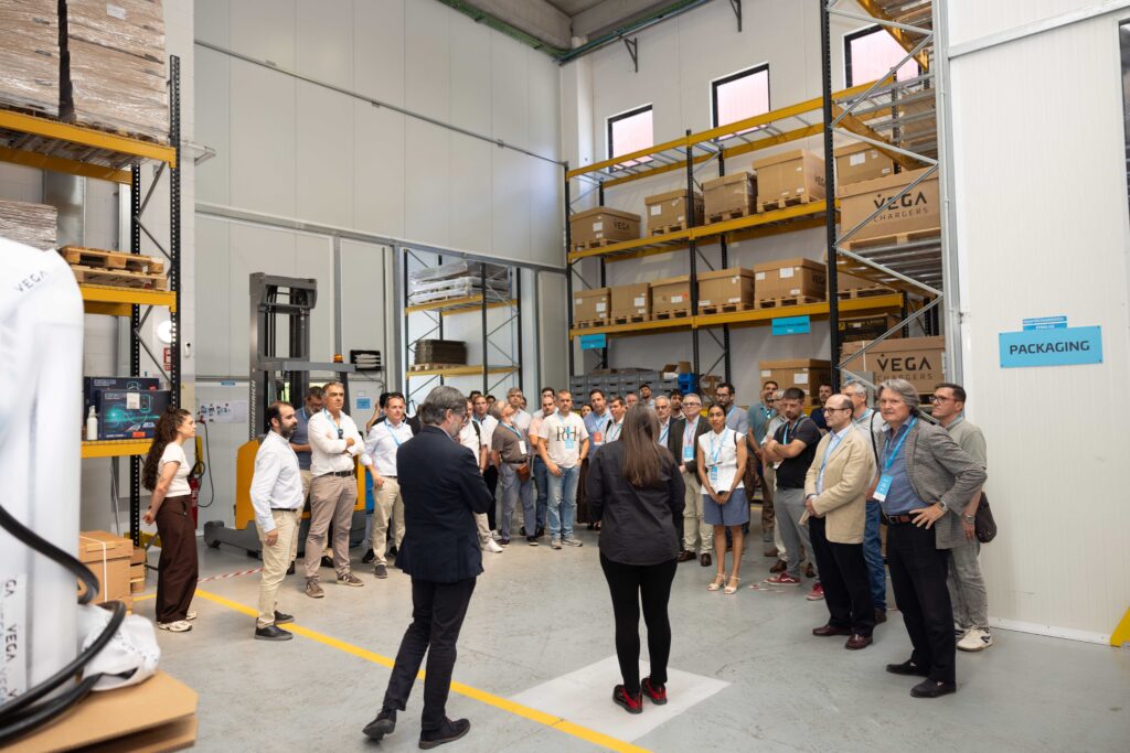 VEGA Chargers presenta la seva nova solució de càrrega ultraràpida en un Open Day que reuneix més de 120 professionals del sector