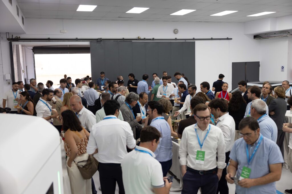 VEGA Chargers presenta la seva nova solució de càrrega ultraràpida en un Open Day que reuneix més de 120 professionals del sector