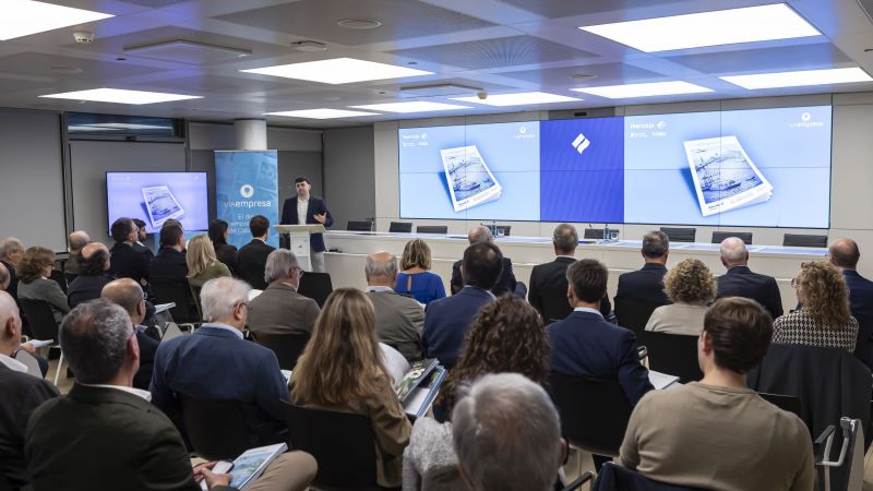 Sant Cugat Empresarial assisteix a la presentació del llibre de VIA Empresa sobre el repte de les infraestructures catalanes