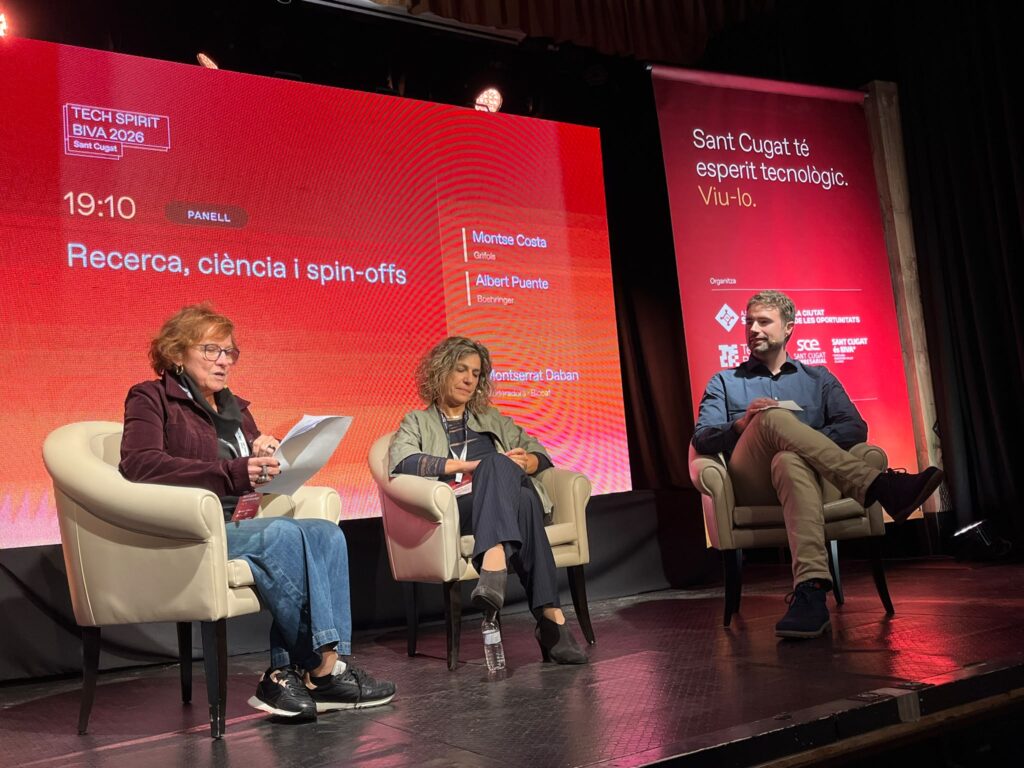 Quatre espais de debat sobre els reptes de l’ecosistema innovador El programa ha començat amb la benvinguda institucional de l’alcalde de Sant Cugat, Josep Maria Vallès, i de Miguel Vicente, representant de Tech Barcelona. A continuació, Aleix Valls, cofundador de WeAI, ha pronunciat la ponència Criteri, computació: el nou sistema operatiu de les empreses, centrada en el paper de la intel·ligència artificial en la transformació de les organitzacions i les professions. La jornada ha continuat amb quatre taules de debat que han abordat diferents dimensions de l’ecosistema innovador. La primera, dedicada a l’ecosistema startup de Sant Cugat, ha comptat amb la participació de Miguel Vicente, d’Antai i Tech Barcelona, i Ruben Bonet, de Fractus, amb la moderació de la periodista i consultora en comunicació estratègica Mònica Lablanca. La recerca, la ciència i les empreses derivades de la investigació —spin-offs— han centrat el segon debat, amb Montse Costa, de Grifols, i Albert Puente, de Boehringer Ingelheim, moderats per Montserrat Daban, de Biocat. La tercera taula ha posat el focus en la innovació oberta i la col·laboració entre grans corporacions, amb Sara Vallribera, de GFT; Diana Pascual, d’HP, i Roger Olivet, de Banc Sabadell, en una sessió moderada per Josep Salvatella, de RocaSalvatella. Finalment, el debat sobre talent i universitats ha reunit Santiago Silvestre, de la UPC; Rosa Sebastian, de la UAB, i Noelia Galan, de la UIC, amb la moderació d’Oriol Alcoba, d’ESADE. La sessió ha permès abordar la connexió entre el món acadèmic i empresarial i el paper de les universitats en la formació i el desenvolupament del talent. La jornada ha finalitzat amb la cloenda institucional a càrrec d’Albert Salarich, de l’Ajuntament de Sant Cugat, i un espai de networking i sopar que ha facilitat l’intercanvi entre els professionals i les organitzacions participants. Sant Cugat, un entorn de connexió entre empresa, tecnologia i talent La celebració del Tech Spirit a Sant Cugat ha ampliat l’abast territorial d’una iniciativa que, des del 2020, reuneix els principals agents de l’ecosistema tecnològic i emprenedor. La seva arribada a la ciutat ha permès posar en contacte empreses, startups, universitats i centres de recerca, i donar visibilitat a la capacitat d’innovació i col·laboració del territori. La jornada ha estat també una oportunitat per reforçar els vincles entre els diferents actors del Barcelona Innovation Valley Alliance i continuar impulsant un entorn favorable a la innovació, l’emprenedoria i l’atracció de talent.